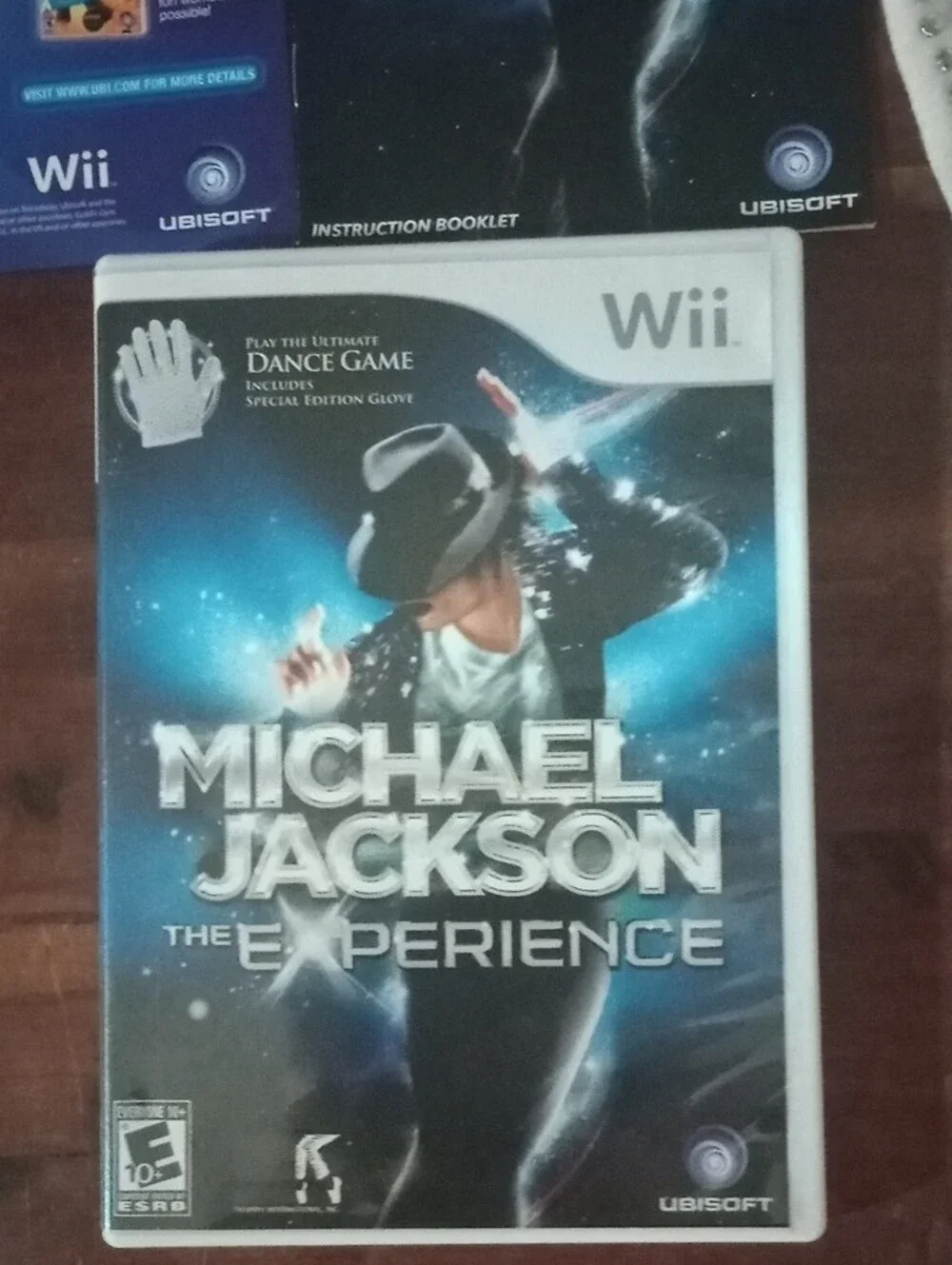 Michael Jackson: The Experience (Wii) Video Game - Complete With Glove.